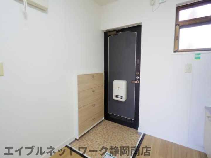 ニューハイツTOKAI202の玄関