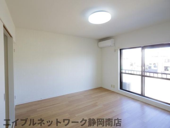 ニューハイツTOKAI202の居間