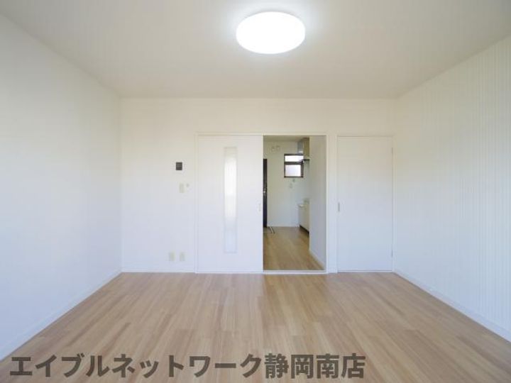 ニューハイツTOKAI202の居間