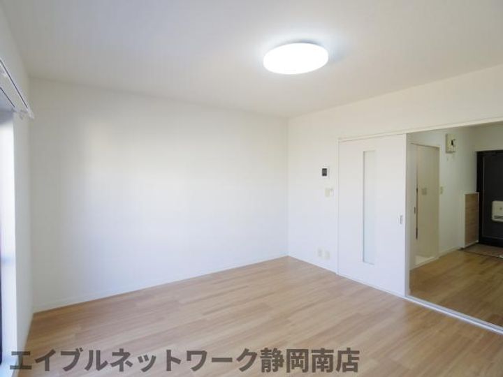 ニューハイツTOKAI202の居間