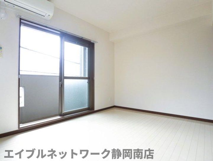 エミュアール301の居間