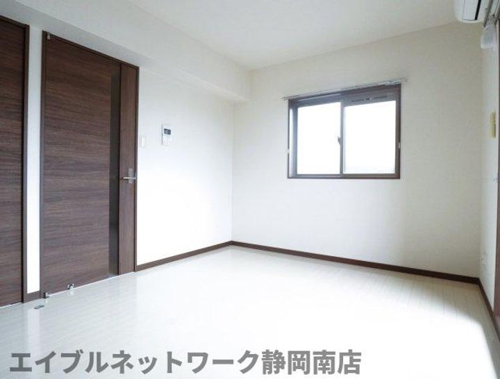 エミュアール301の居間