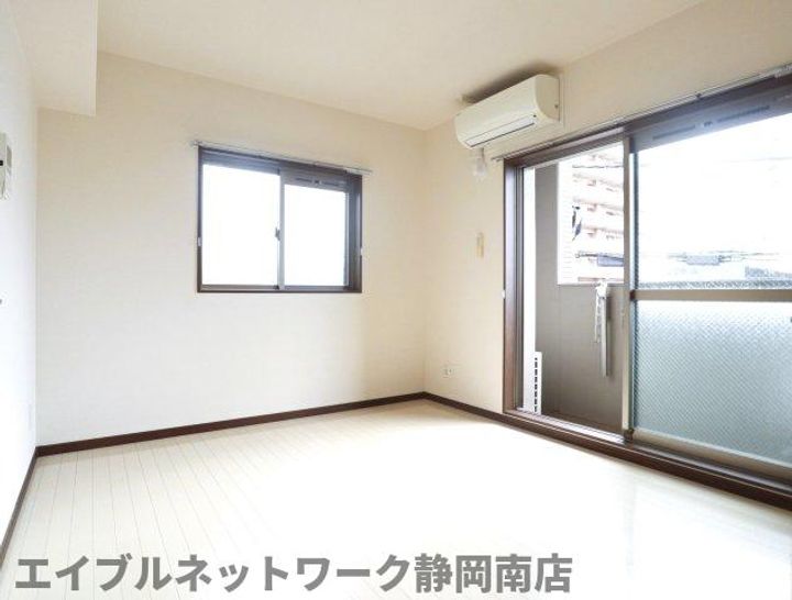 エミュアール301の居間