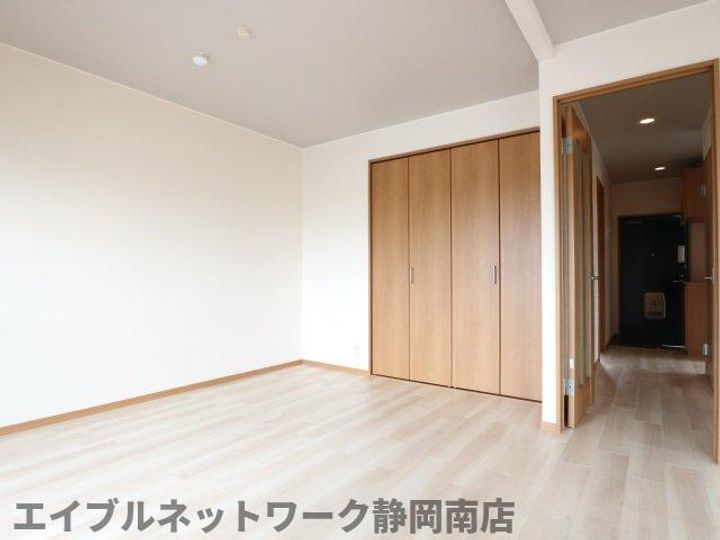 リバーストン宮竹306の居間