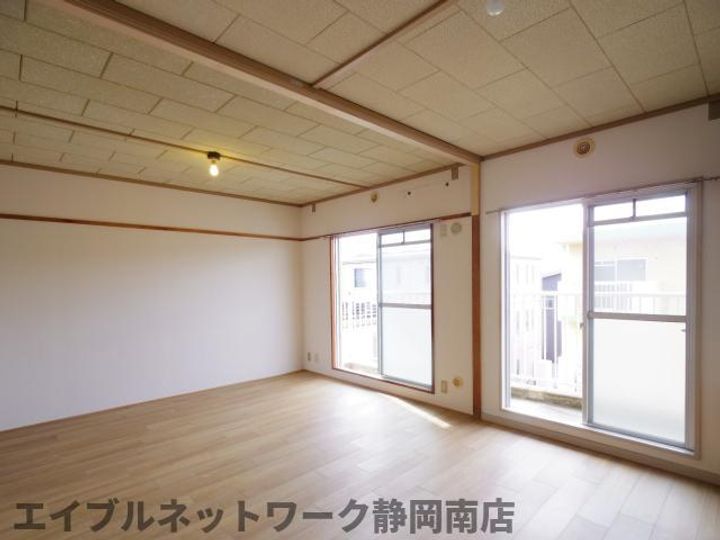 アバンテ301の居間