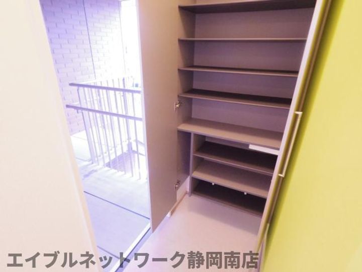Heights110 Bの玄関