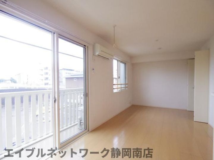 Heights110 Bの居間