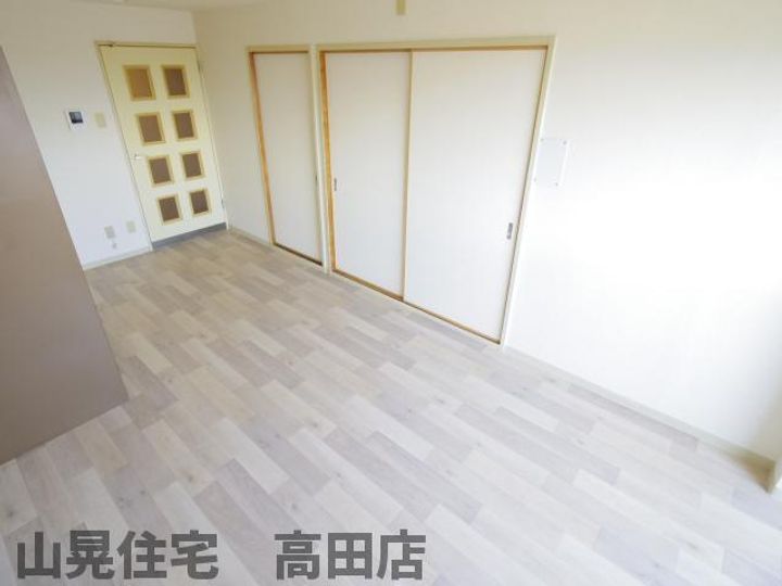 奈良県大和高田市神楽3丁目(マンション)の賃貸物件の居間