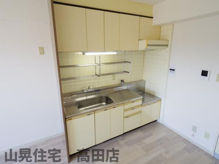 奈良県大和高田市神楽3丁目(マンション)の賃貸物件のキッチン