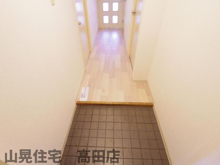 奈良県大和高田市神楽3丁目(マンション)の賃貸物件の玄関
