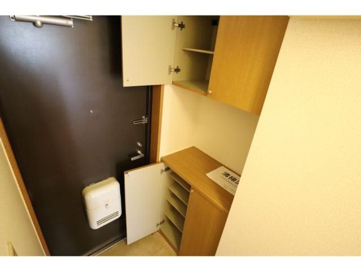 奈良県大和高田市大字市場(マンション)の賃貸物件の玄関