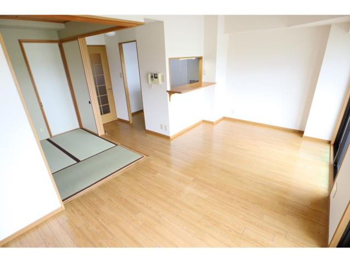 奈良県大和高田市大字市場(マンション)の賃貸物件の居間