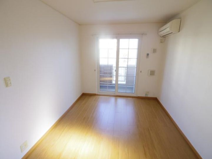 奈良県大和高田市曽大根1丁目(アパート)の賃貸物件の居間