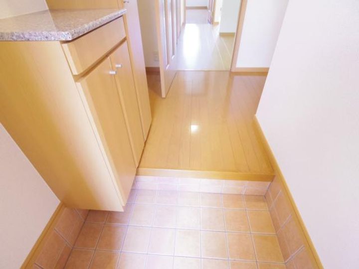 奈良県大和高田市曽大根1丁目(アパート)の賃貸物件の玄関