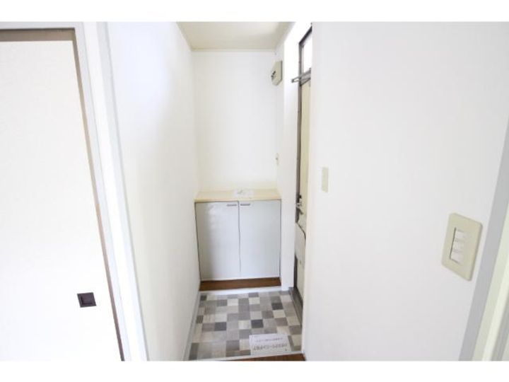 奈良県北葛城郡王寺町舟戸2丁目(アパート)の賃貸物件の玄関