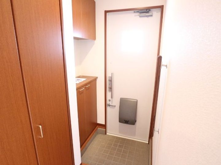 奈良県生駒郡斑鳩町興留6丁目(アパート)の賃貸物件の玄関