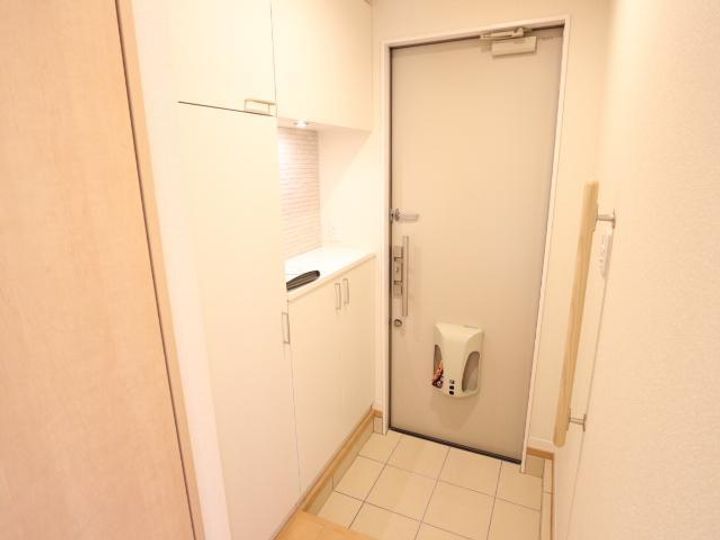 奈良県生駒郡斑鳩町龍田南6丁目(アパート)の賃貸物件の玄関
