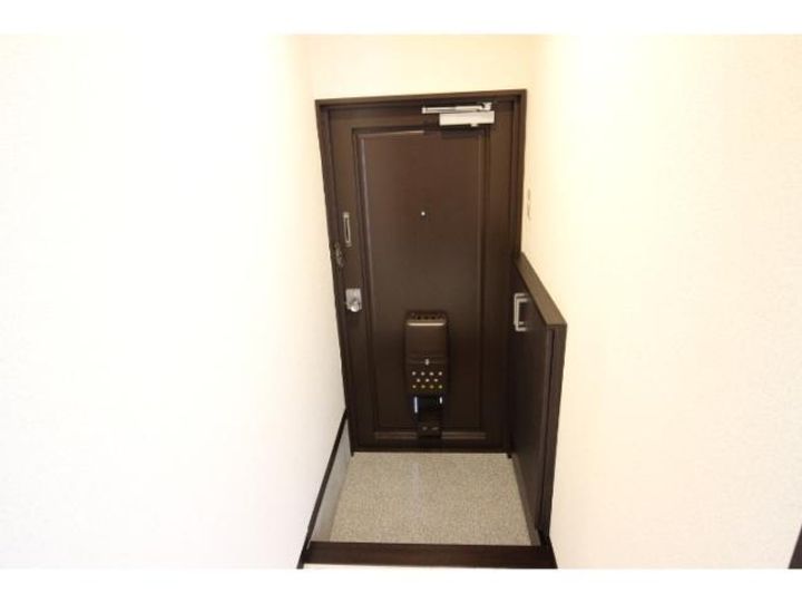 奈良県北葛城郡上牧町下牧3丁目(マンション)の賃貸物件の玄関