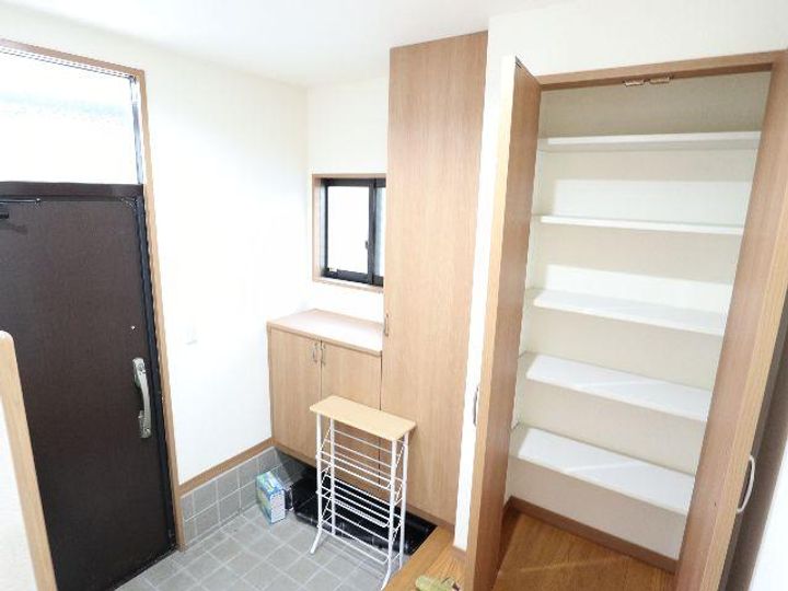 奈良県奈良市右京3丁目(一戸建)の賃貸物件の玄関