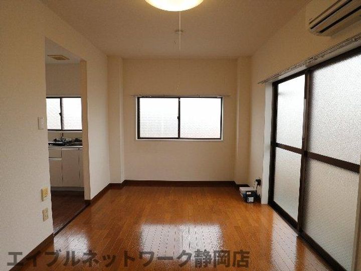 静岡県静岡市葵区上土1丁目(マンション)の賃貸物件の居間
