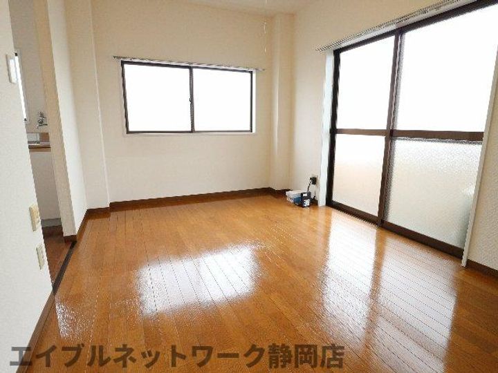静岡県静岡市葵区上土1丁目(マンション)の賃貸物件の居間