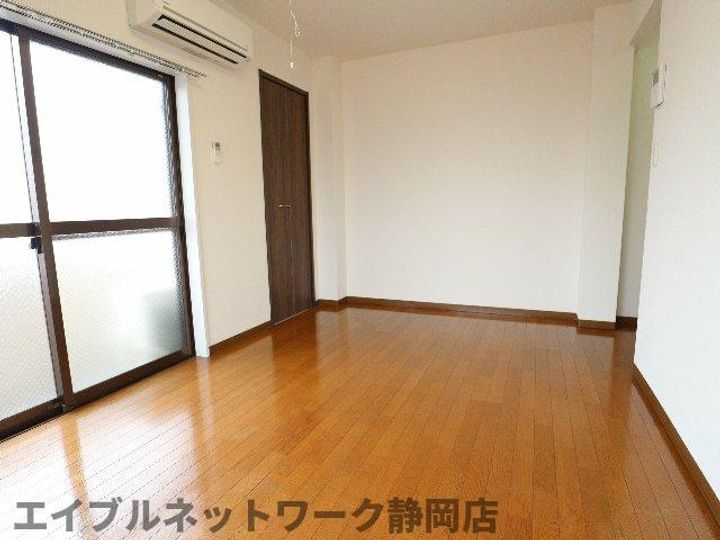 静岡県静岡市葵区上土1丁目(マンション)の賃貸物件の居間