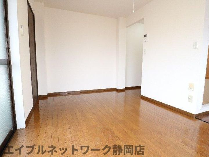 静岡県静岡市葵区上土1丁目(マンション)の賃貸物件の居間