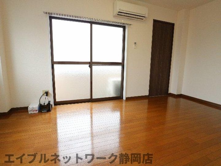 静岡県静岡市葵区上土1丁目(マンション)の賃貸物件の居間
