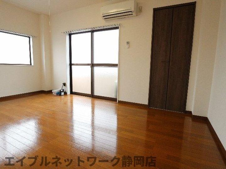 静岡県静岡市葵区上土1丁目(マンション)の賃貸物件の居間