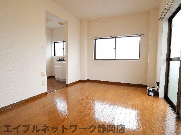 静岡県静岡市葵区上土1丁目(マンション)の賃貸物件の居間
