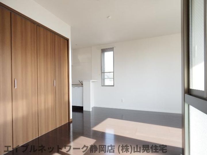 静岡県静岡市葵区東町(マンション)の賃貸物件の居間