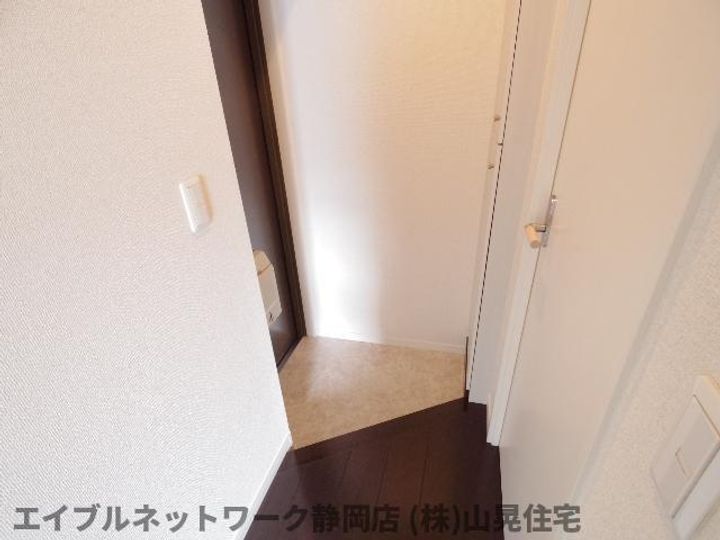 静岡県静岡市葵区東町(マンション)の賃貸物件の玄関