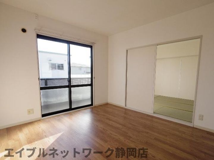 静岡県静岡市葵区安東3丁目(アパート)の賃貸物件の居間