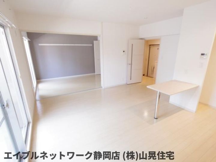 静岡県静岡市葵区大岩3丁目(マンション)の賃貸物件の居間