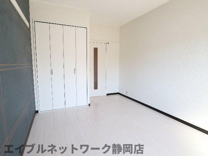 静岡県静岡市葵区大岩4丁目(マンション)の賃貸物件の居間