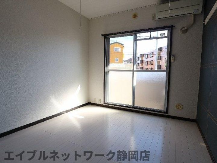 静岡県静岡市葵区大岩4丁目(マンション)の賃貸物件の居間