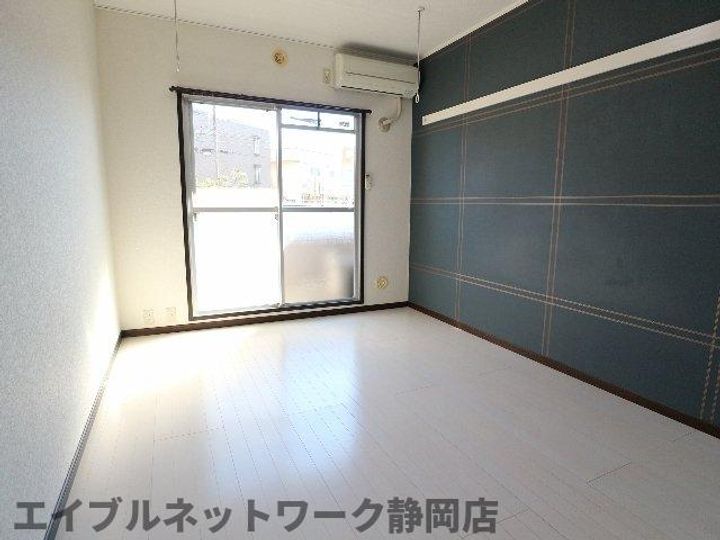 静岡県静岡市葵区大岩4丁目(マンション)の賃貸物件の居間