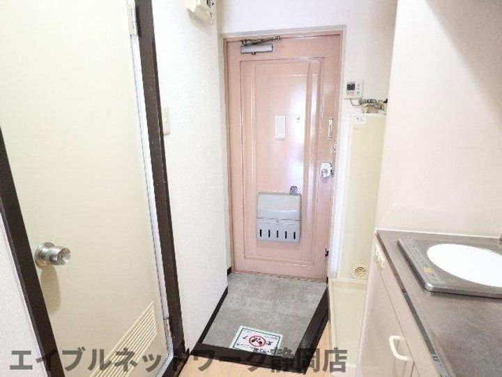 静岡県静岡市葵区大岩4丁目(マンション)の賃貸物件の玄関