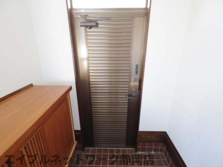 静岡県静岡市葵区大岩4丁目(一戸建)の賃貸物件の玄関