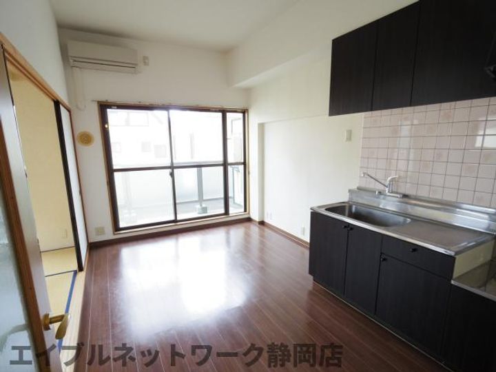 静岡県静岡市葵区太田町(マンション)の賃貸物件の居間