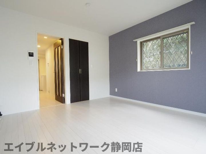 静岡県静岡市葵区音羽町(マンション)の賃貸物件の居間