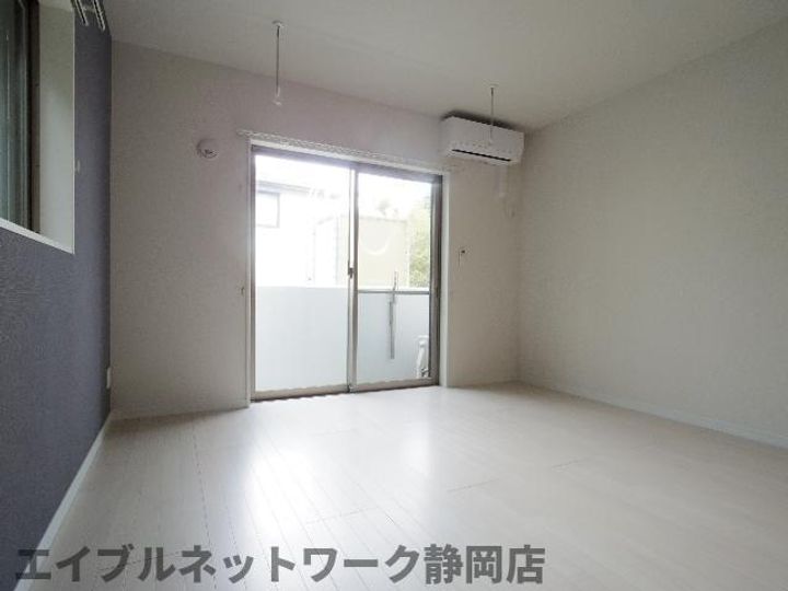 静岡県静岡市葵区音羽町(マンション)の賃貸物件の居間