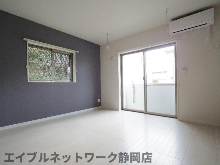 静岡県静岡市葵区音羽町(マンション)の賃貸物件の居間