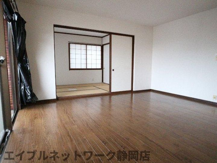 静岡県静岡市葵区音羽町(マンション)の賃貸物件の居間