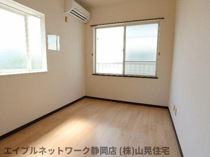 静岡県静岡市葵区音羽町(アパート)の賃貸物件の居間