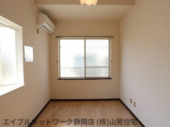 静岡県静岡市葵区音羽町(アパート)の賃貸物件の居間