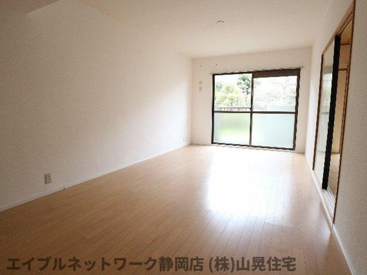 静岡県静岡市葵区上足洗1丁目(マンション)の賃貸物件の居間
