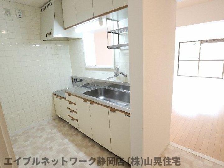静岡県静岡市葵区上足洗1丁目(マンション)の賃貸物件のキッチン