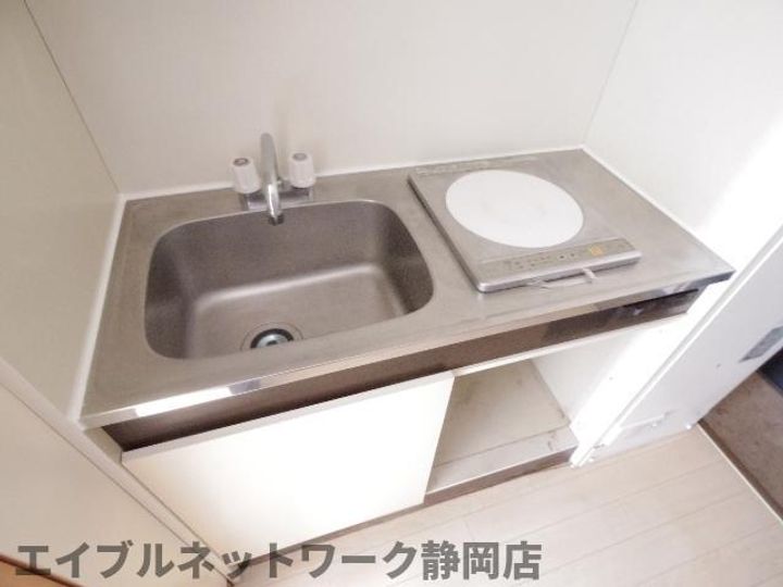 静岡県静岡市葵区川辺町2丁目(マンション)の賃貸物件のキッチン