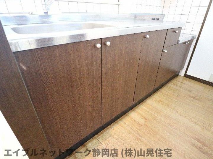 静岡県静岡市葵区沓谷5丁目(マンション)の賃貸物件のキッチン